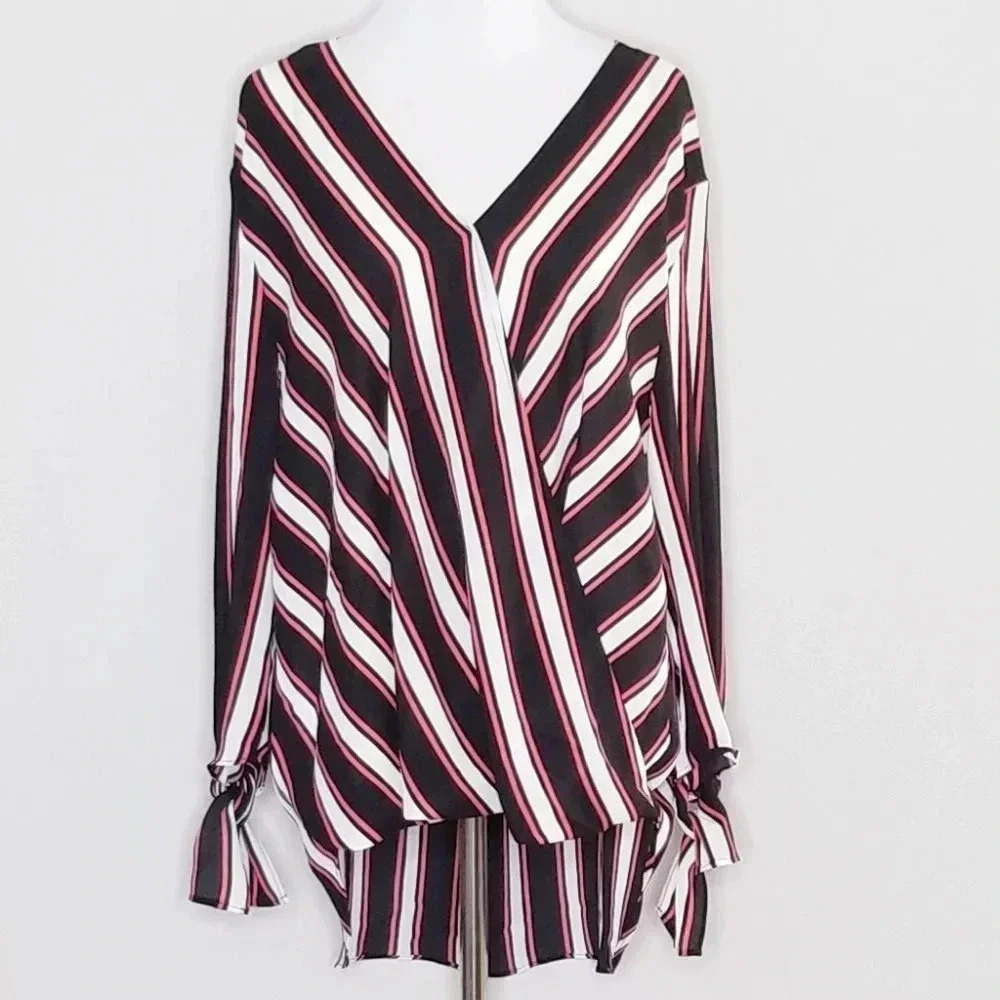 NWT Everleigh Striped Blouse with Tie Wrists M